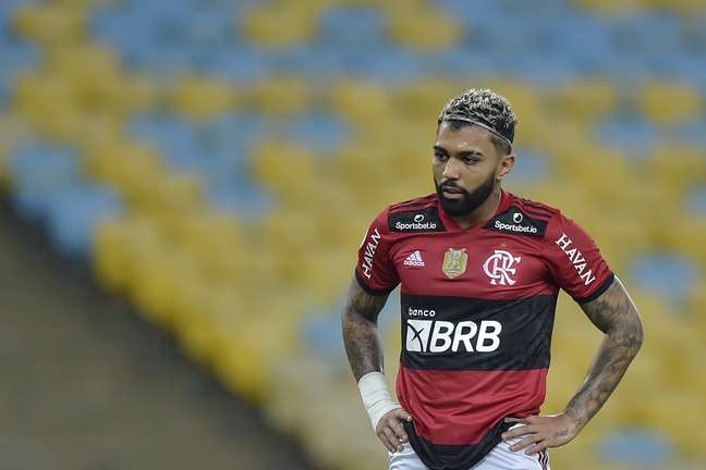 Flamengo e Galo foram prejudicados, mas nada justifica as atuações, opina jornalista