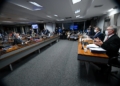 O relatório final de Renan Calheiros foi aprovado com sete votos favoráveis e quatro contrários
/
Foto: Marcos Oliveira/Agência Senado
/
Fonte: Agência Senado