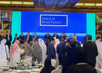 Jair Bolsonaro e comitiva de ministros no evento 'Invest in Brazil Forum', em Dubai — Foto: Guilherme Mazui/g1.