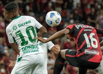Athletico-PR e Cuiabá se enfrentaram na Arena da Baixada pela 35ª rodada do Brasileirão Assaí/Créditos: Gabriel Machado/AGIF.