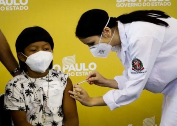 Davi Seremramiwe Xavante ,8, da tribo Xavante, primeira criança a receber a primeira dose da vacina contra covid-19 da Pfizer.
Foto: ALOISIO MAURICIO | ESTADÃO CONTEÚDO.