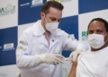 Vacina brasileira contra a covid-19 é aplicada pela primeira vez. - Neila Rocha (ASCOM/SEAPC/MCTI).