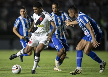 Vasco e CSA-AL se enfrentam pela Série B/Foto: Créditos: Jorge Rodrigues/AGIF.