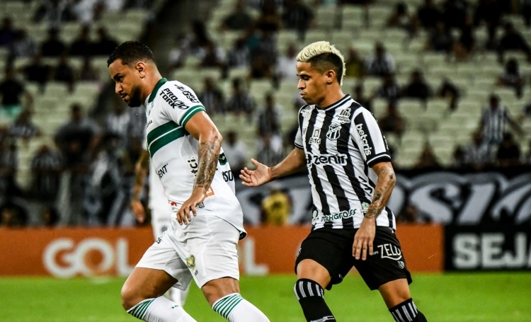 Ceará e Coritiba se enfrentaram na Arena Castelão pela nona rodada do Brasileirão Assaí/Foto: Créditos: Kely Pereira/AGIF.