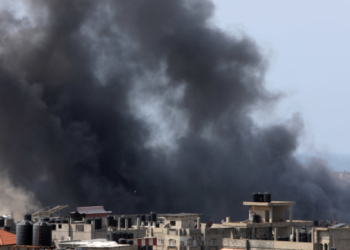 RAFAH, GAZA - OCTOBER 08: Smoke rises after Israeli airstrikes in Rafah, Gaza on October 08, 2023. ( Abed Rahim Khatib - Anadolu Agency)/Reprodução Ukrinform.