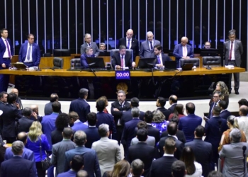 Deputados na sessão no Plenário nesta quarta-feira/Foto: Zeca Ribeiro/Câmara dos Deputados/Fonte: Agência Câmara de Notícias.